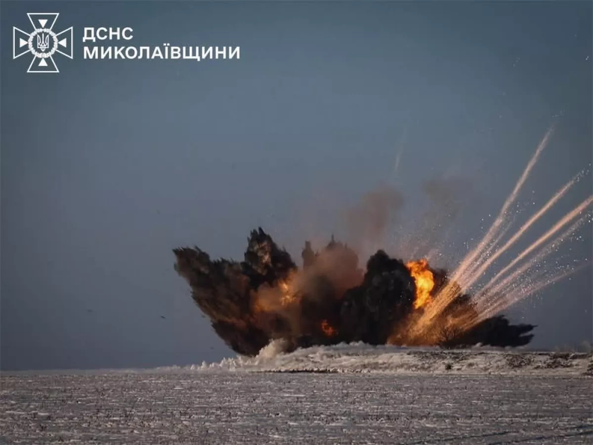 Ukrainian engineers neutralise remains of Russian cruise missile in Mykolaiv PHOTO
