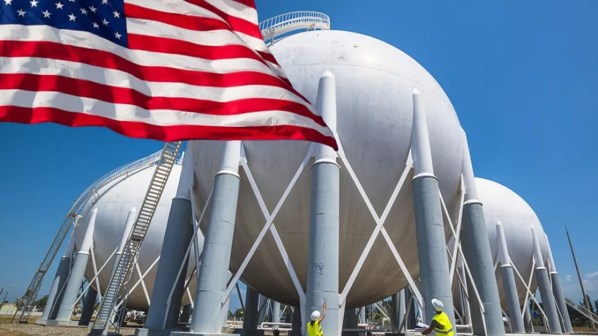 US natural gas futures rise as hotter weather boosts power demand