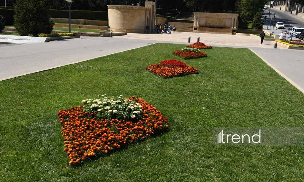 Azerbaijan's Baku blossoms with flowers ahead of WUF13 conference (PHOTO)