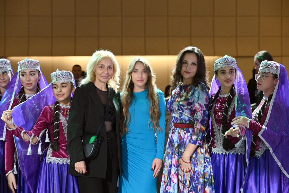 Heydar Aliyev Foundation VP Leyla Aliyeva and Alena Aliyeva attend official opening of Art Weekend (PHOTO)