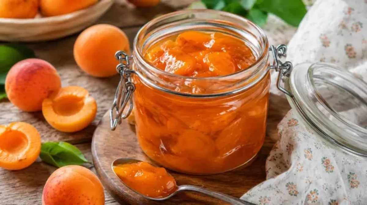 EU commissioner Mart Kos makes jam from Armenian apricots