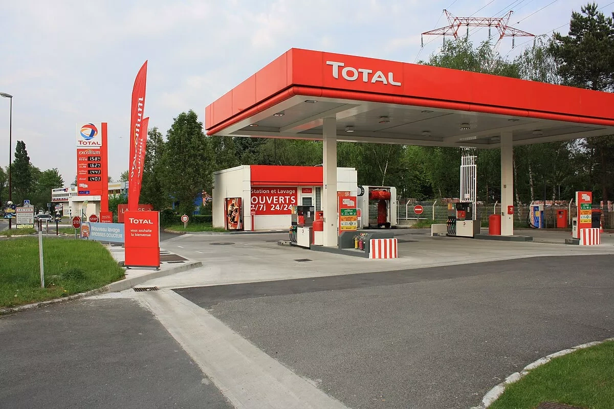 France summons key energy players to accelerate drop in gasoline prices
