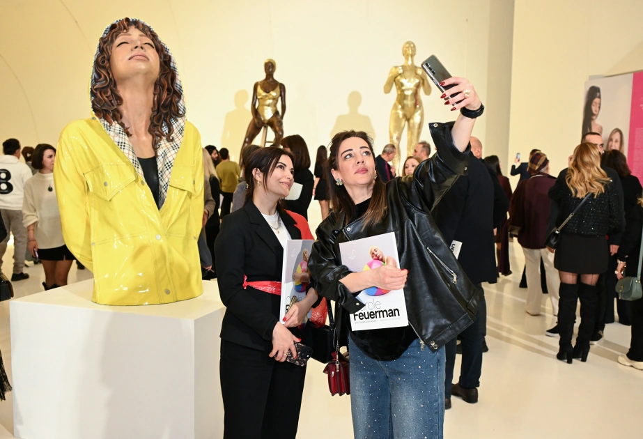 World-renowned American sculptor Carole Feuerman’s exhibition “Reborn into the Water” opens at Heydar Aliyev Center (PHOTO)