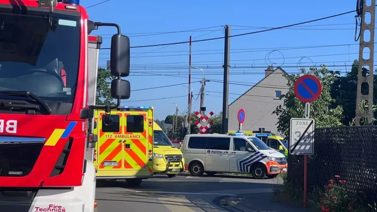 Several killed after train crashes into school minibus in Belgium PHOTO