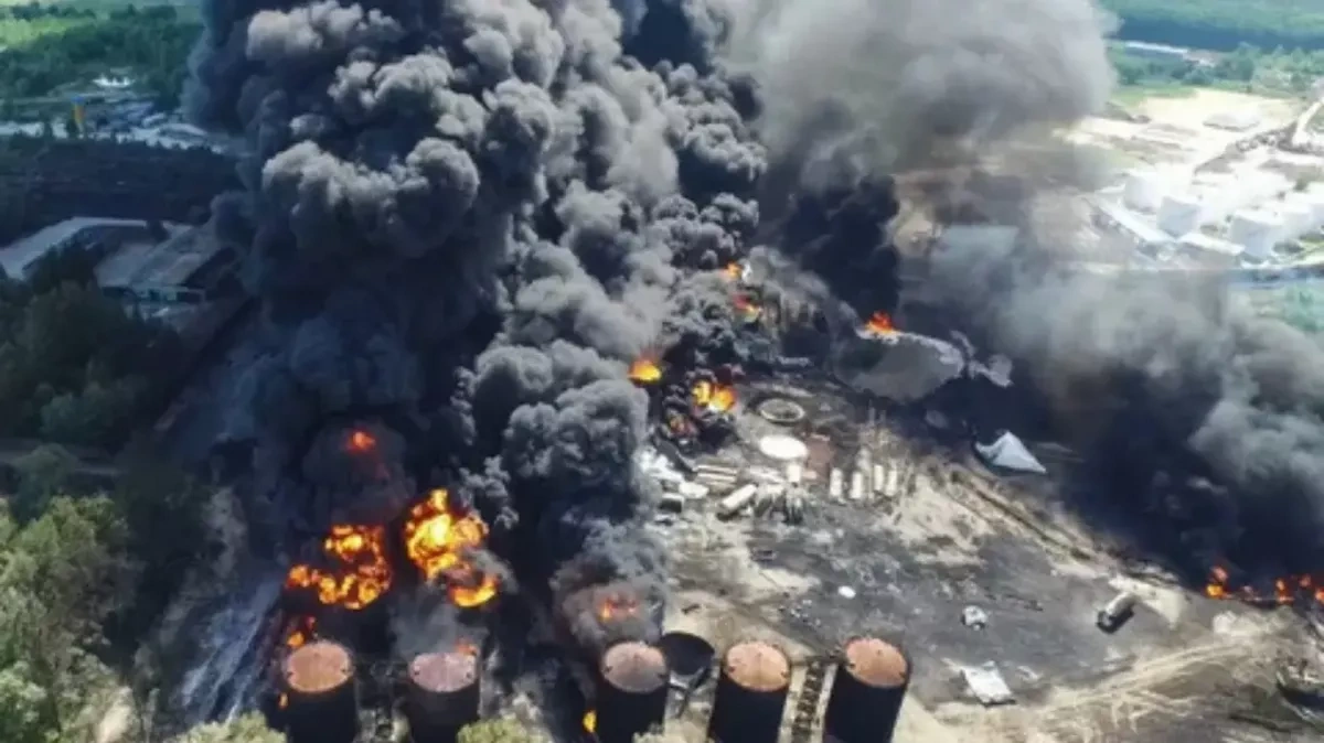 Toxic cloud from Iran moving toward Central Asia After blasts in oil depots