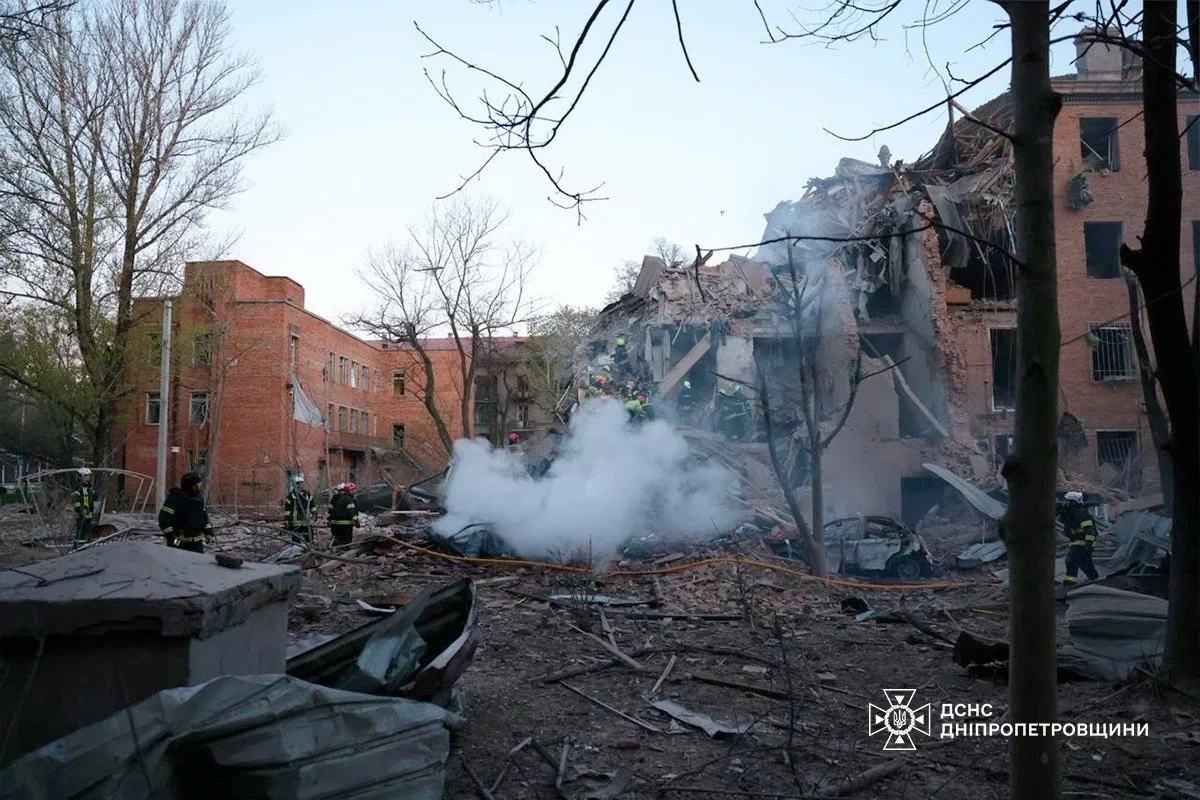 Night attack injures 18 in Ukraine's Dnipro, damages homes updated / photo / video