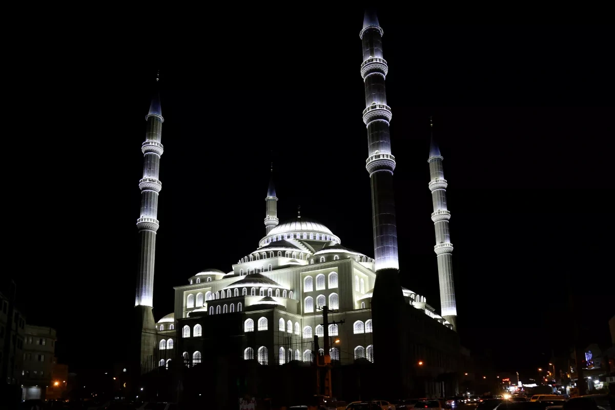 Iran deploys heavy security around Sunni Makki Mosque Video