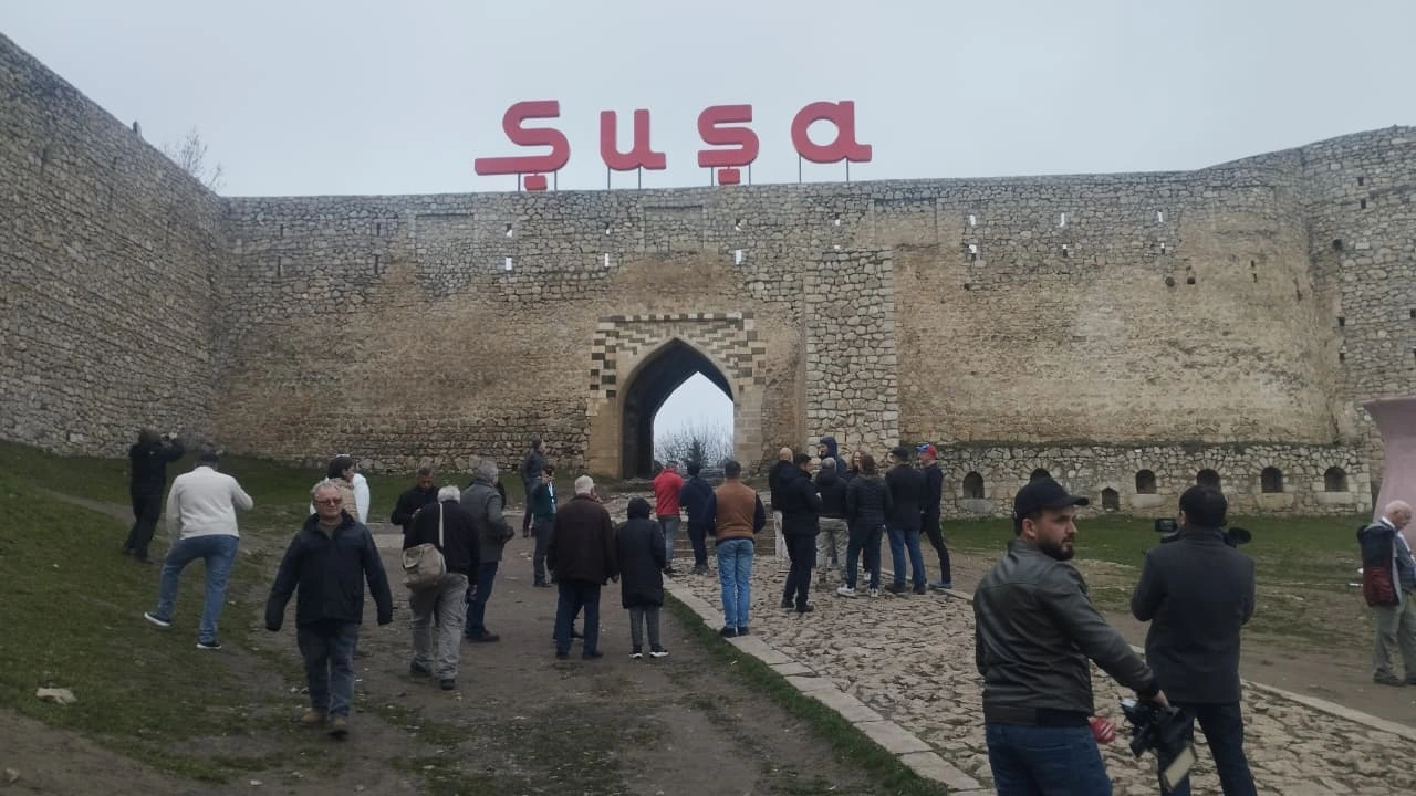 International travelers explore Shusha (PHOTO)
