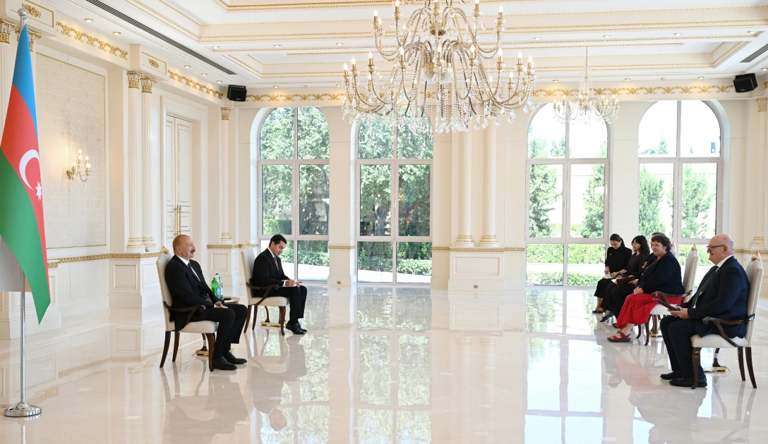 President Ilham Aliyev receives credentials of newly appointed British Ambassador to Azerbaijan (PHOTO)