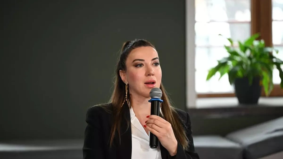 Bible in Baku, mosques in ruins: Selective outrage over religious rights Analysis by Teymur Atayev
