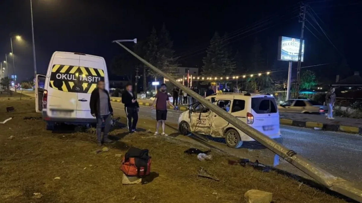 Road accident in Türkiye leaves 21 injured, including children