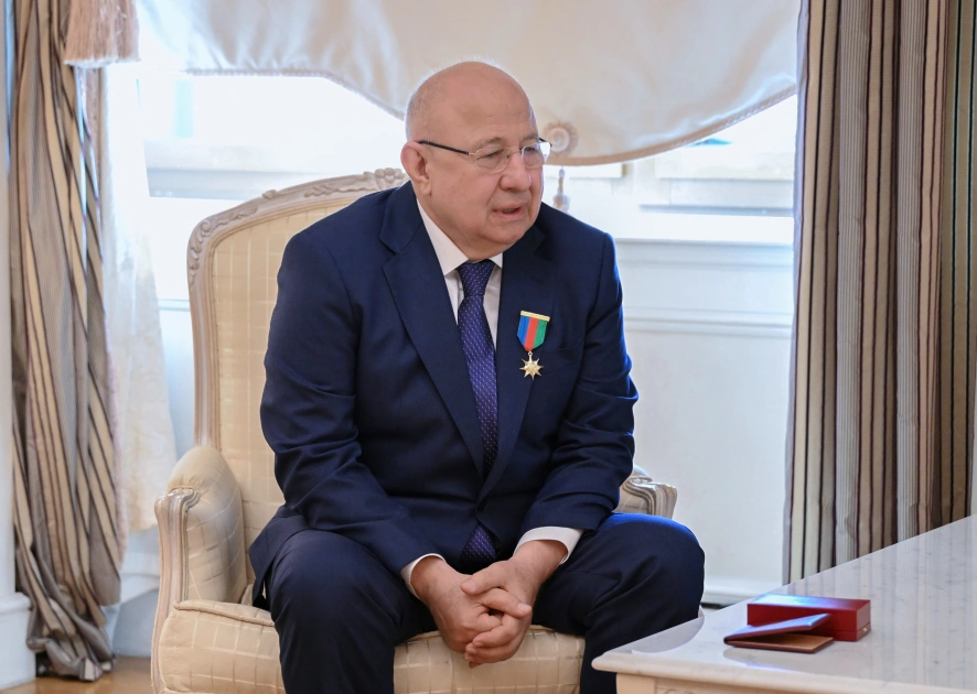 President Ilham Aliyev presents "Dostlug" Order to famous public and political figure of Dagestan Gurban Gurbanov (PHOTO)