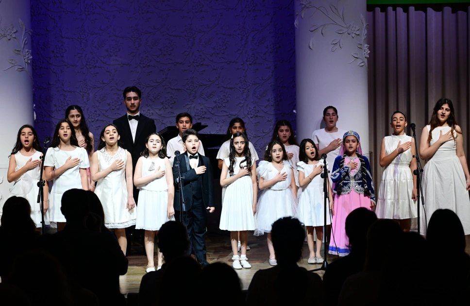 Leyla Aliyeva and Alena Aliyeva attend concert marking Independence Day at SANAT Children's Music and Art Center (PHOTO)