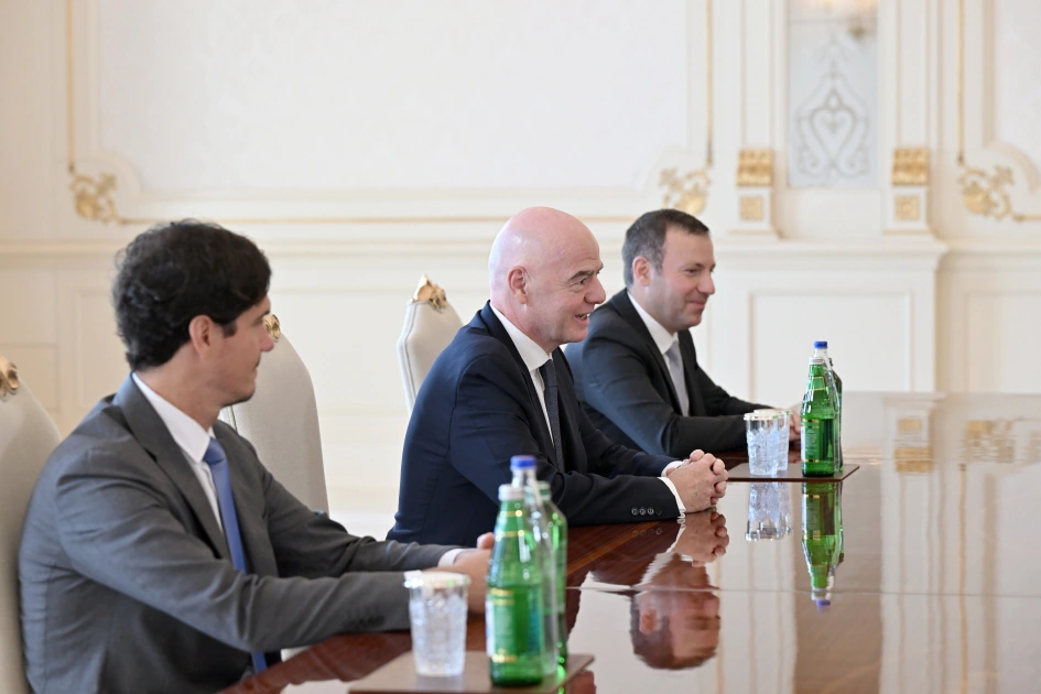President Ilham Aliyev receives FIFA President (PHOTO)