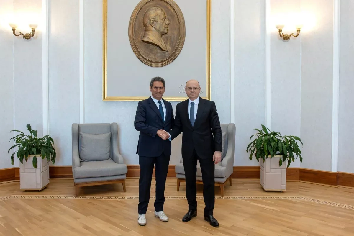 Baku pushes energy diplomacy forward in meetings with GECF, IRENA PHOTO