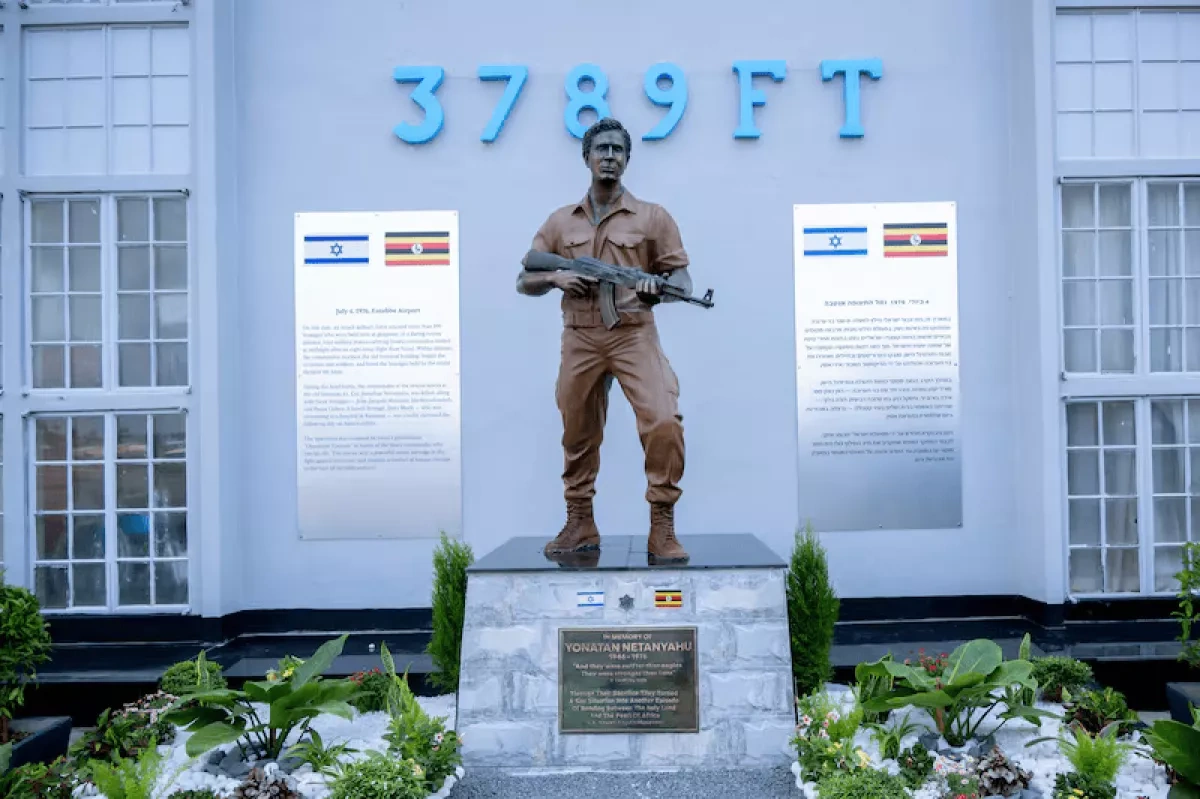 Uganda unveils monument to Israeli commando killed in rescue mission