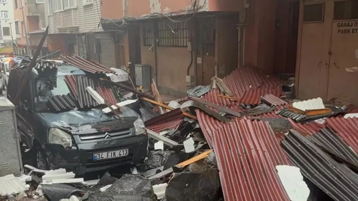 Brutal storm batters Türkiye Roofs torn off, walls collapse, lighthouse topples / Photo