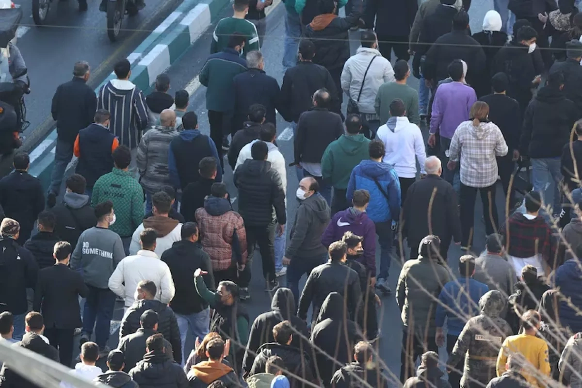 Iran protests: Nearly 300 arrested as unrest escalates
