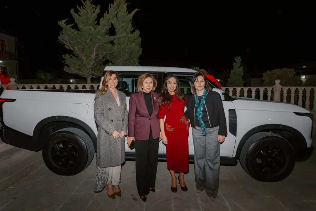 Leyla, Arzu Aliyeva share holiday joy with children at rehabilitation center