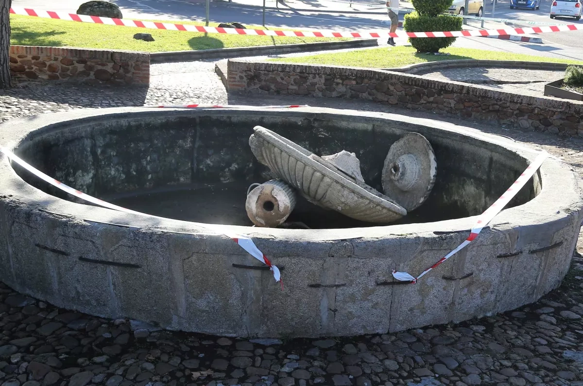 Teen dies after fountain collapse mars Spain's World Cup celebrations PHOTO