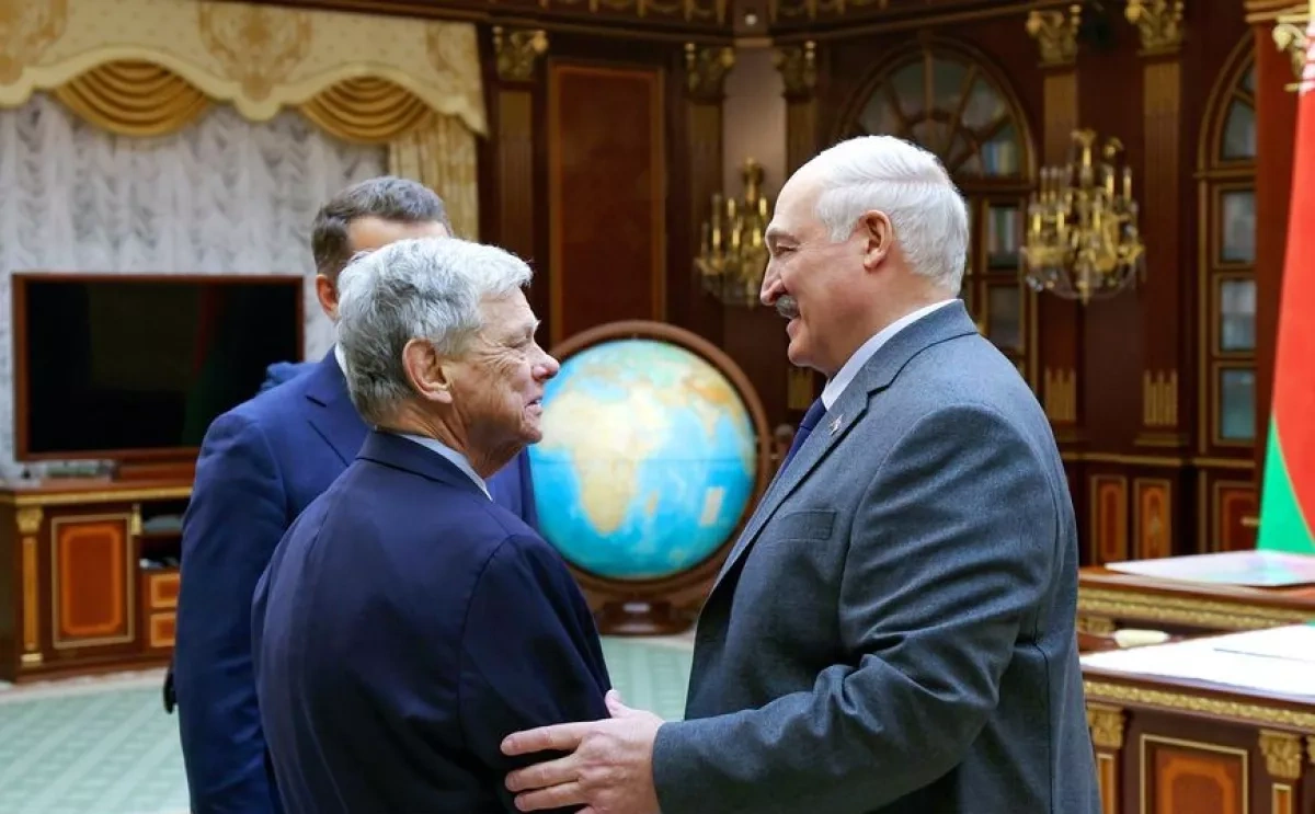 Lukashenko tells US envoy Belarus ready for new steps in relations Photo