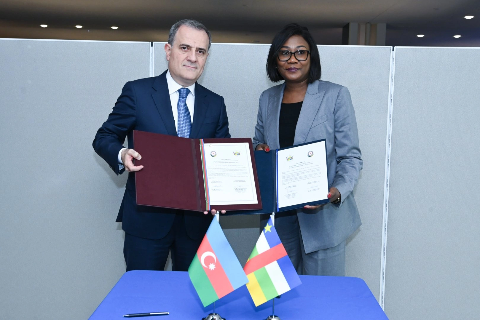 Azerbaijan, Central African Republic ink joint communique on diplomatic ties (PHOTO)