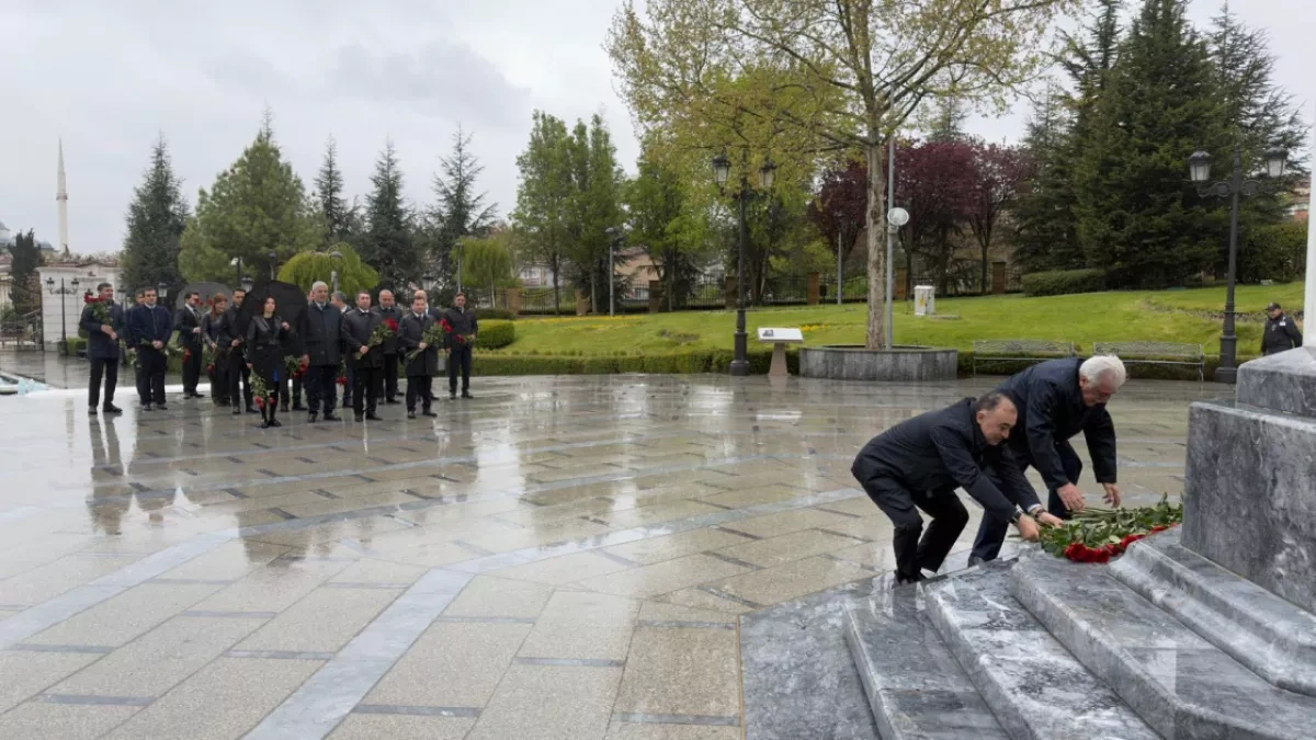 National leader Heydar Aliyev honoured in Ankara with symbolic floral ceremony PHOTO