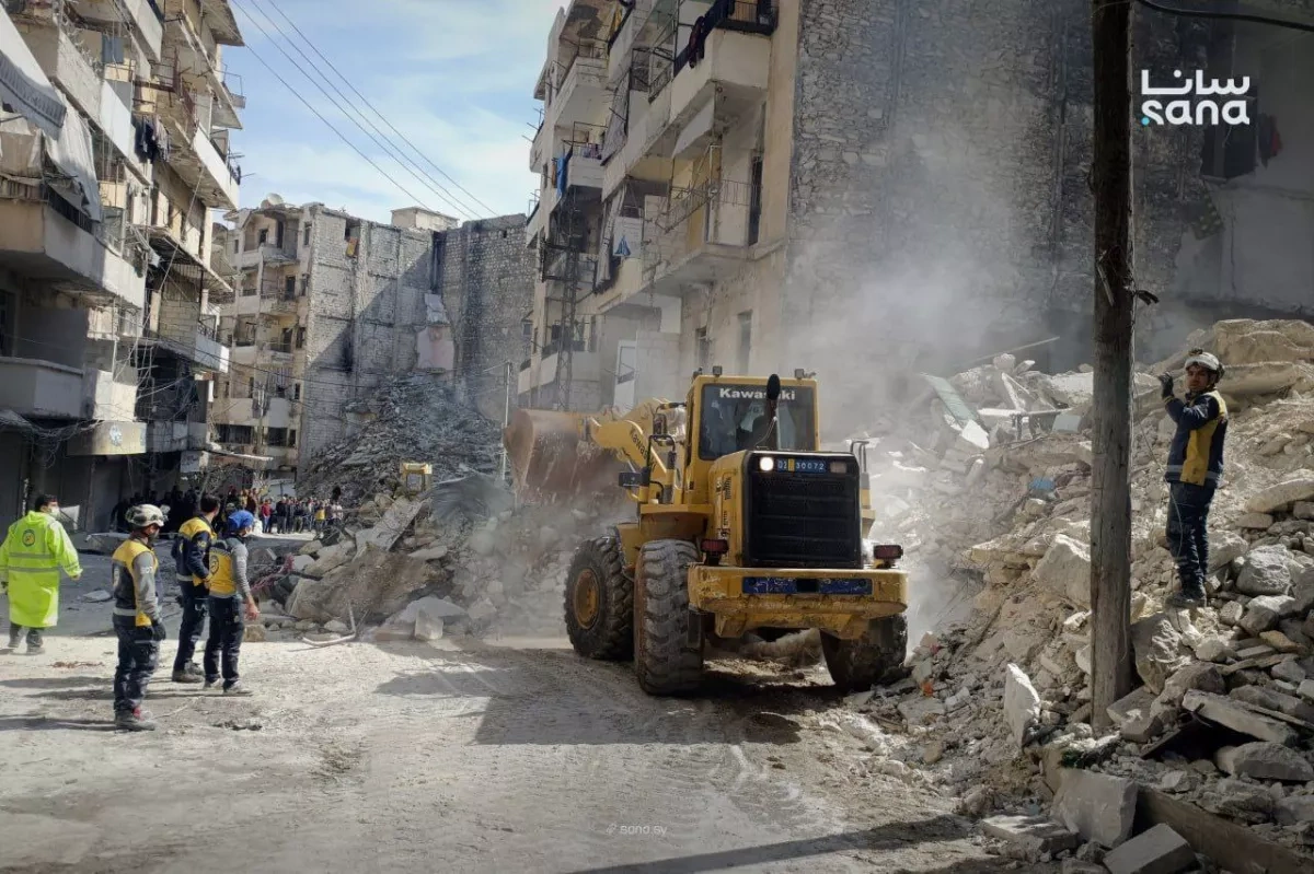 Rescue teams search for survivors after building collapse in Aleppo PHOTO