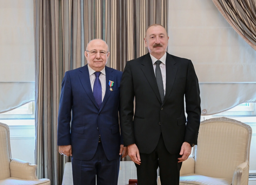 President Ilham Aliyev presents "Dostlug" Order to famous public and political figure of Dagestan Gurban Gurbanov (PHOTO)