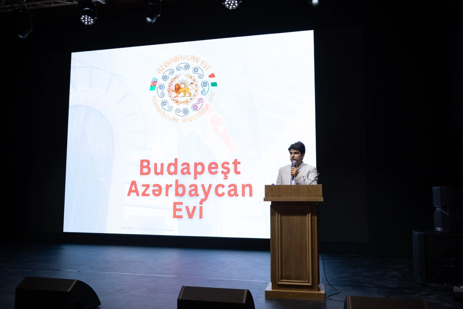 Azerbaijani diaspora youth introduced to Azerbaijan Houses around the world (PHOTO)