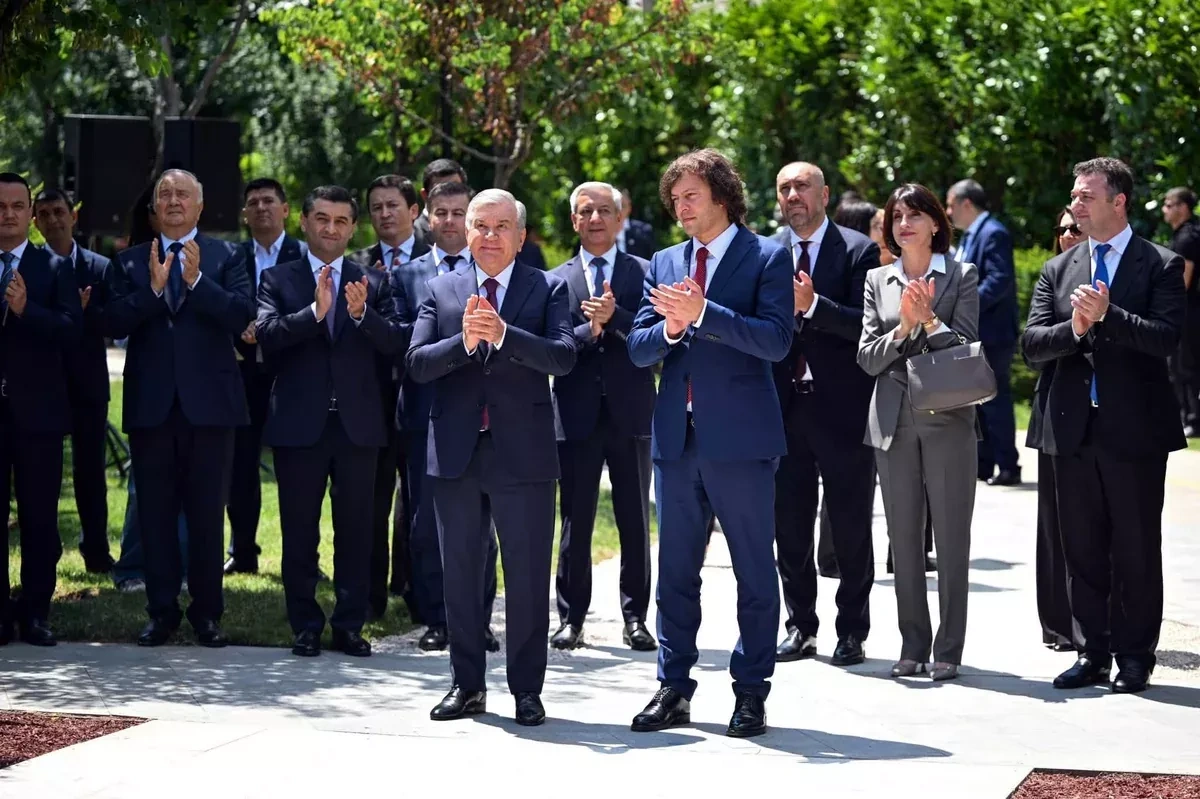 Uzbek president, Georgian PM attend unveiling of Alisher Navoi monument PHOTO