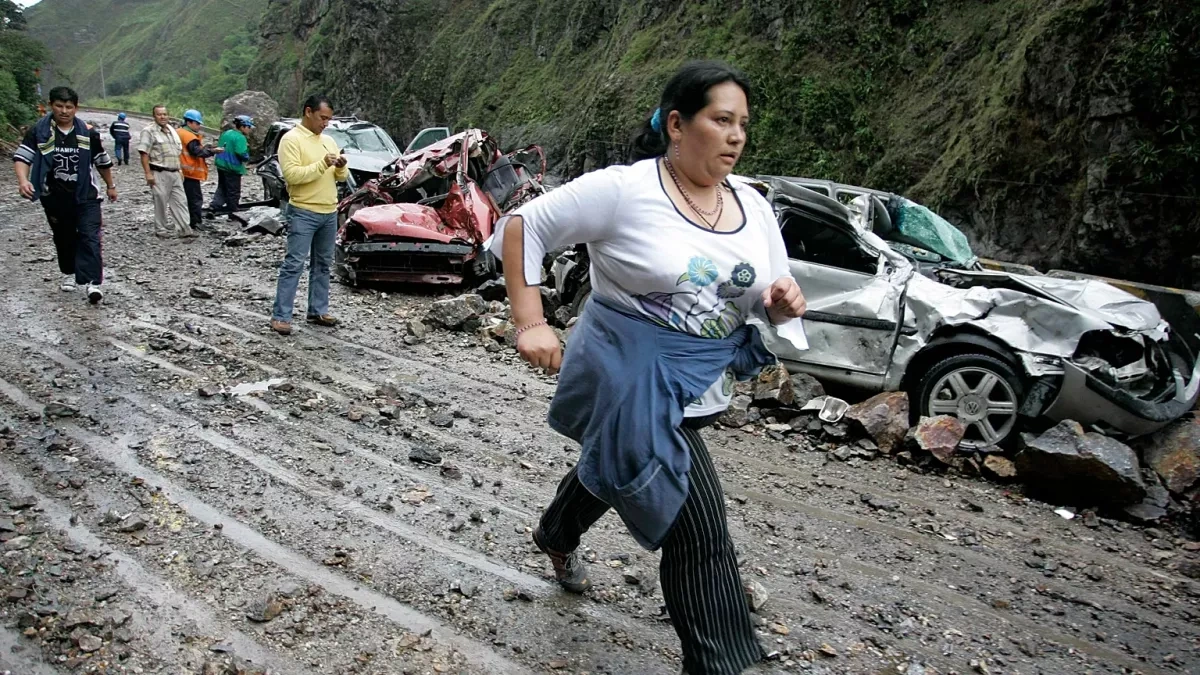 Magnitude 7.4 earthquake strikes Colombia, damage reported VIDEO