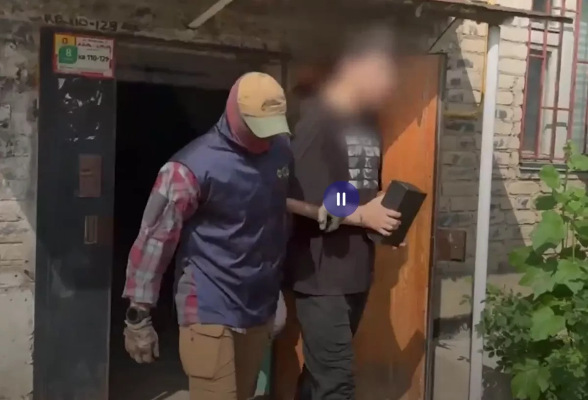 Russia detains man accused of planning arson attack on military office PHOTO