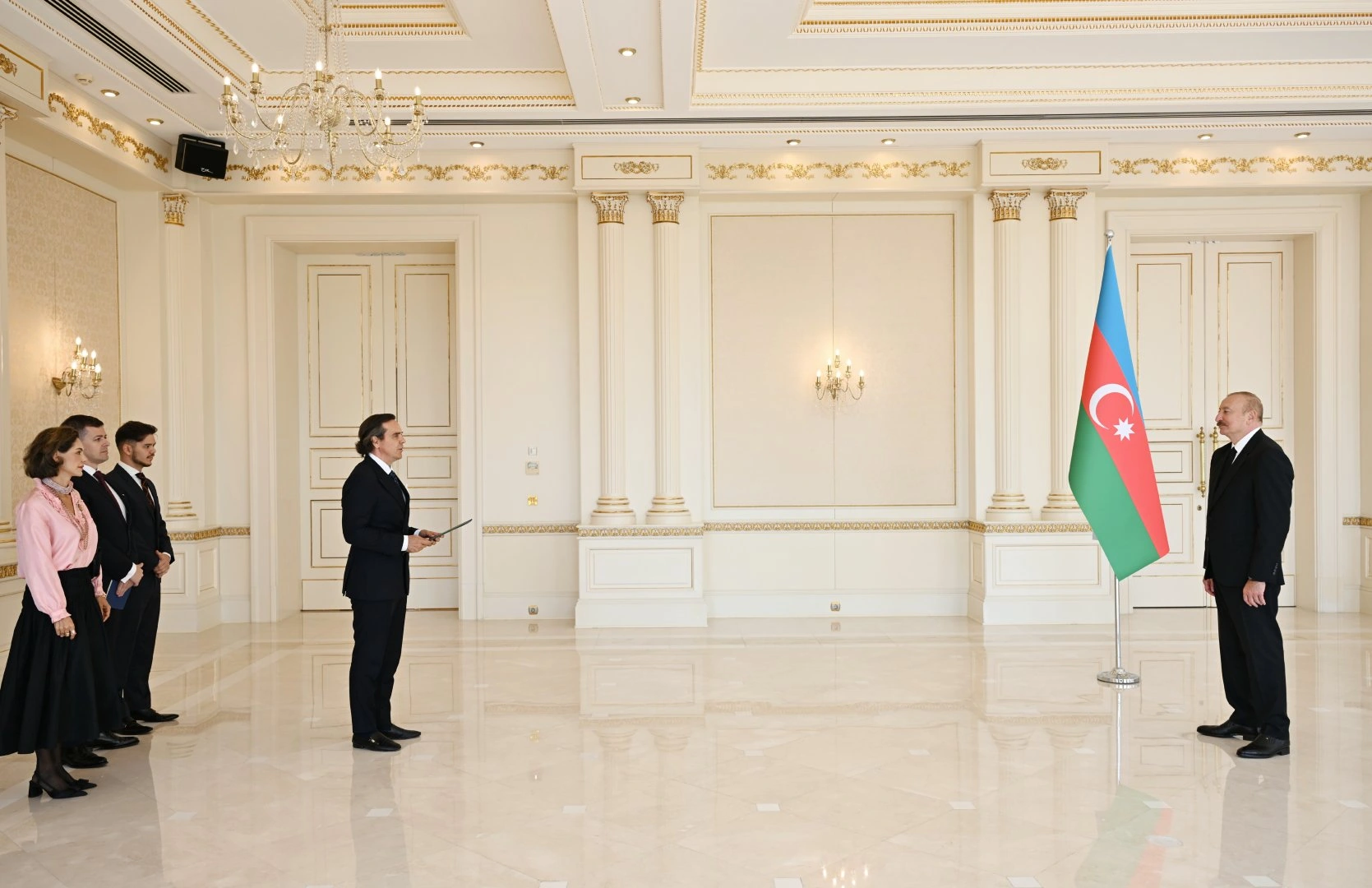 President Ilham Aliyev accepts credentials of Brazil's newly appointed ambassador (PHOTO)