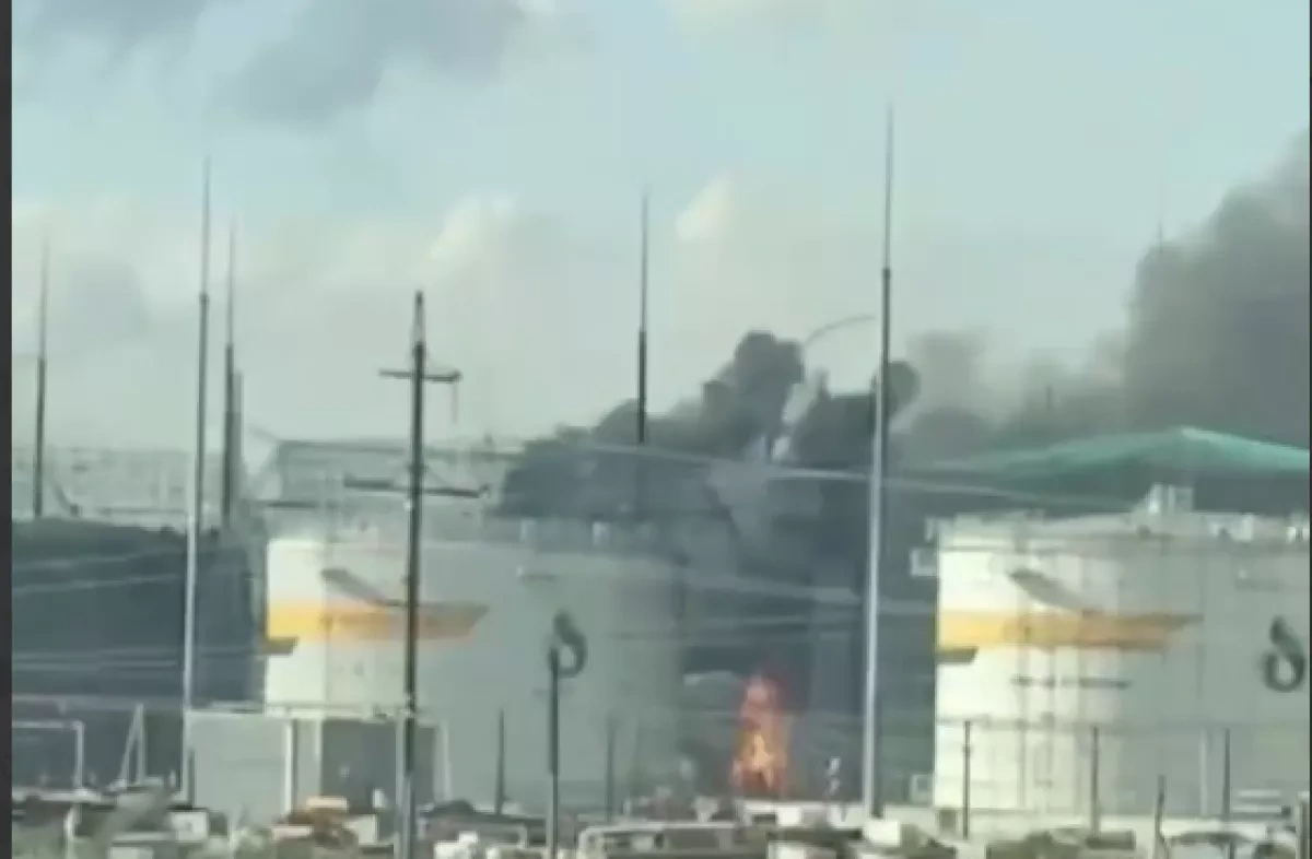 Media: Storage tank hit at Slavyansk-on-Kuban oil refinery VIDEO