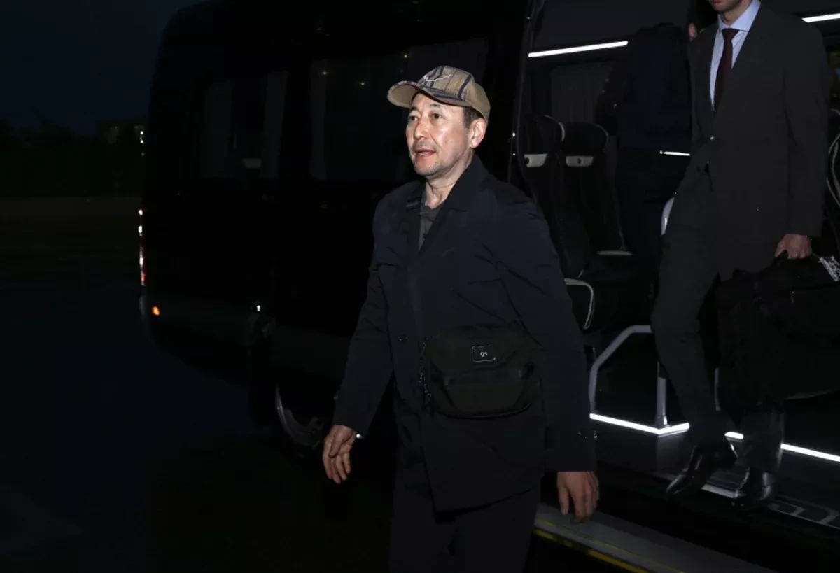 CICA Secretary-General Kairat Sarybay lands in Azerbaijan for WUF13
