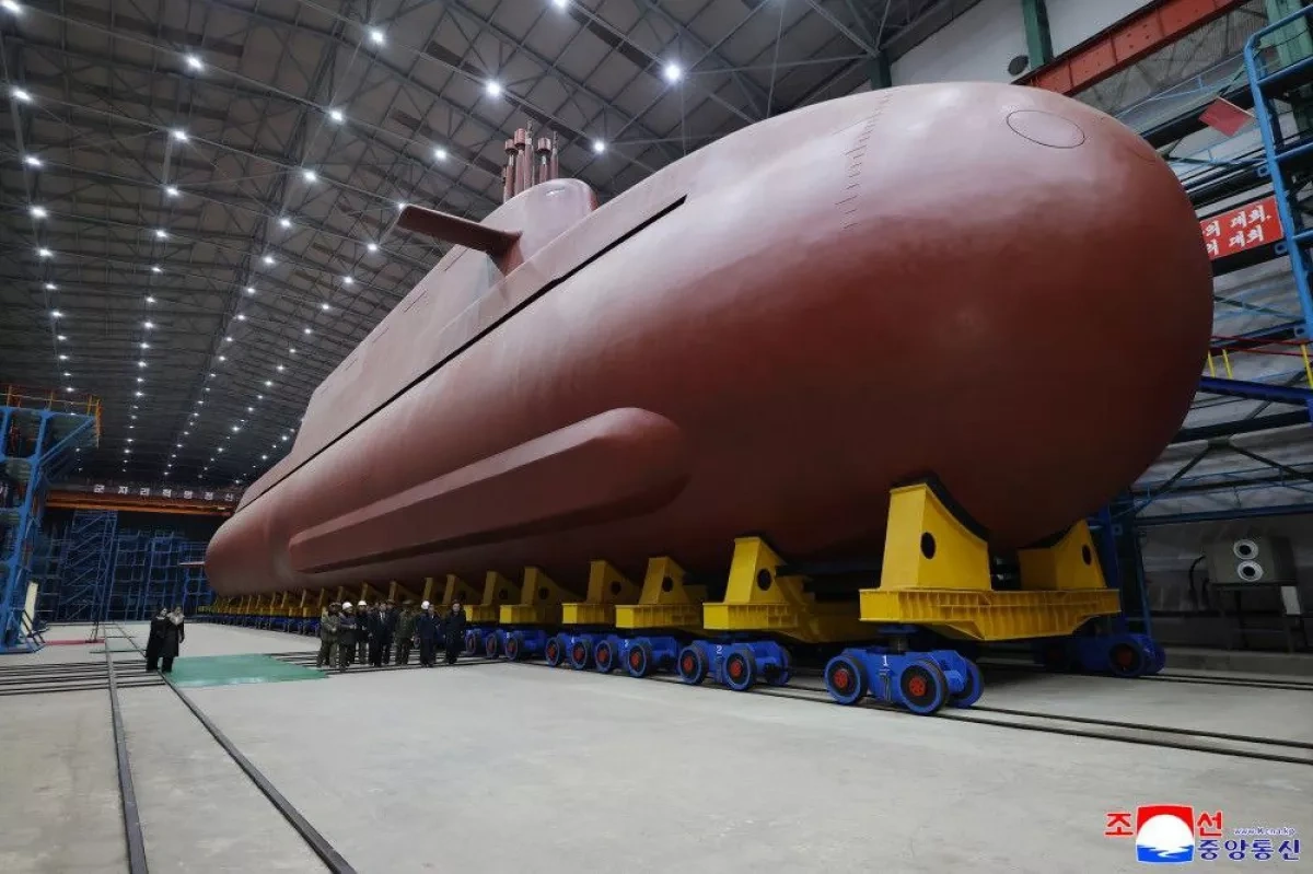 North Korean leader inspects facility developing "secret" submarine weapons PHOTO