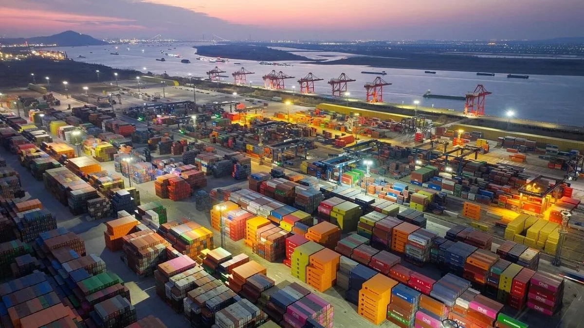 Azerbaijan cuts chemical exports by more than half