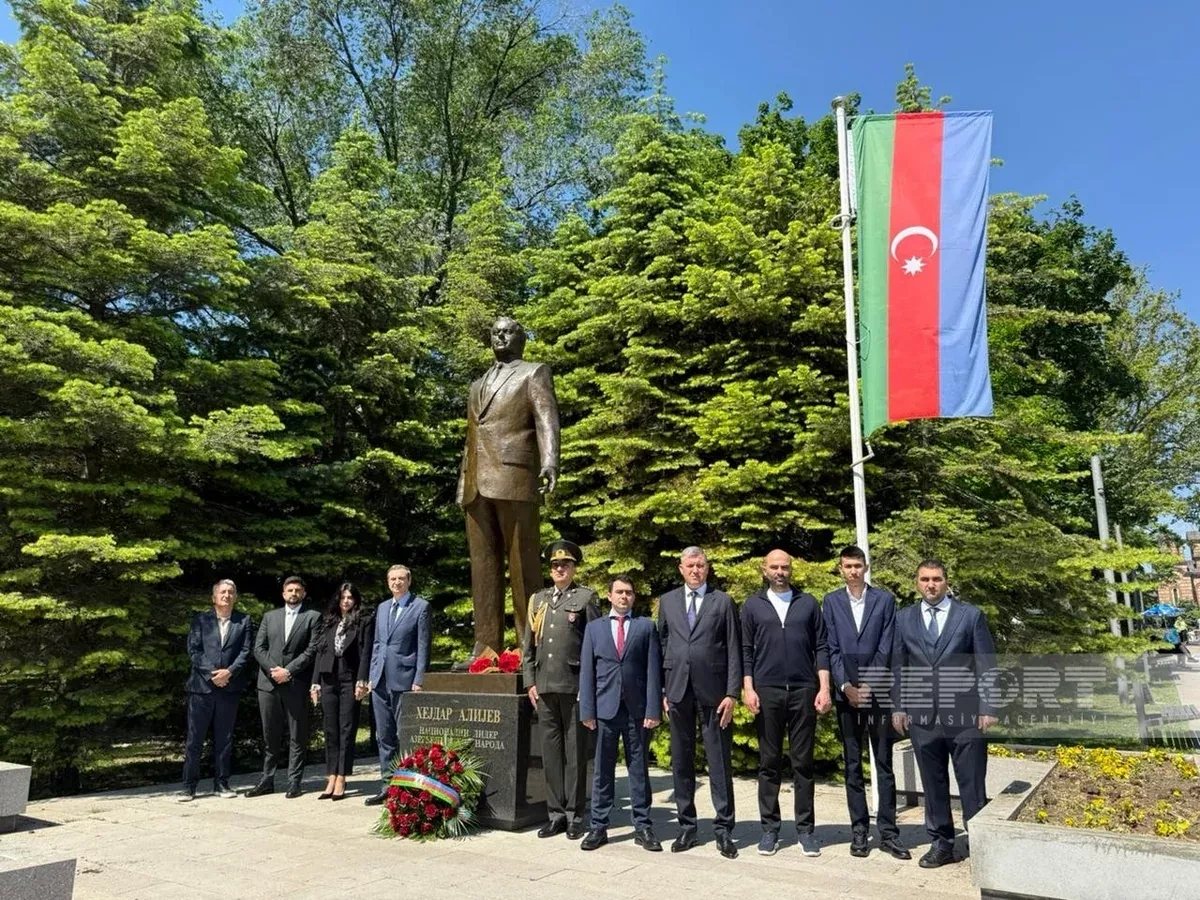 Azerbaijani embassy in Serbia pays tribute to Heydar Aliyev PHOTO