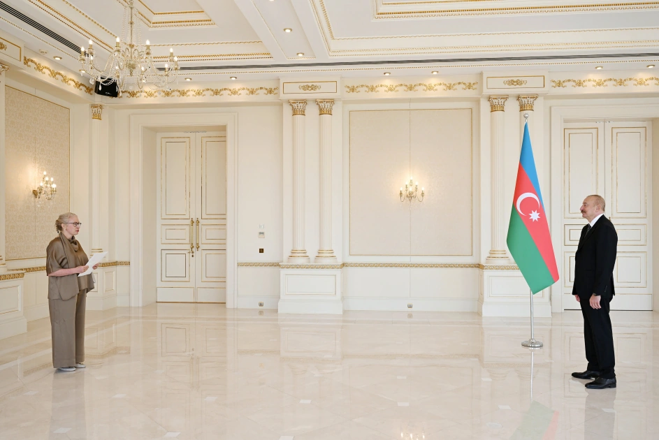 President Ilham Aliyev receives Sweden's newly appointed ambassador to Azerbaijan (PHOTO)