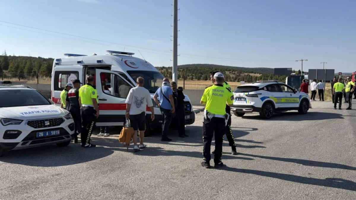 Passenger bus crash leaves 24 injured in Türkiye’s Eskişehir PHOTO