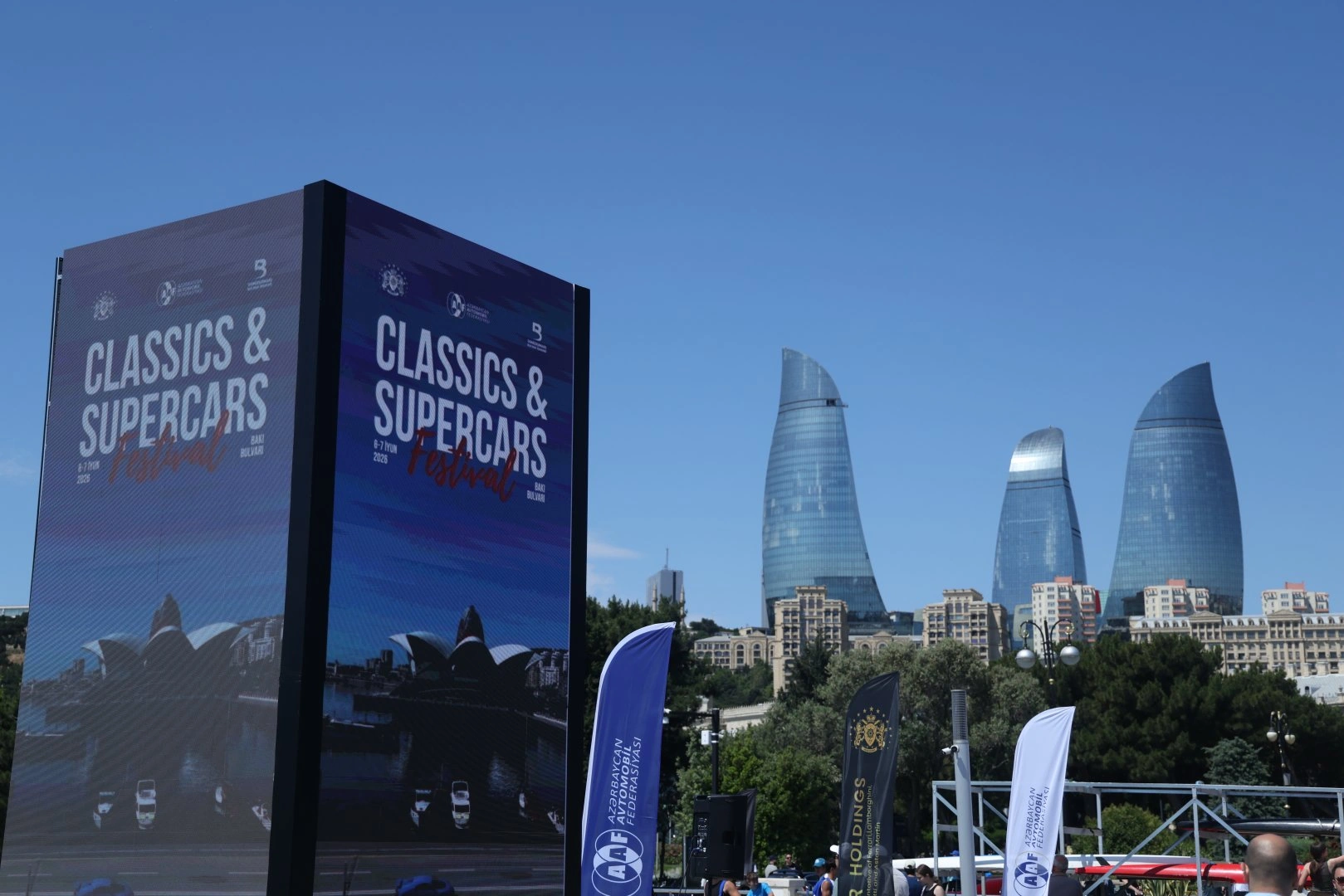 Baku boulevard hosts festival of classic and supercars (PHOTO)