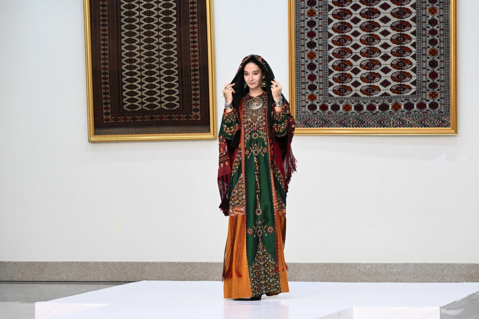 Heydar Aliyev Foundation VP Leyla Aliyeva visits Turkmen Carpet Museum in Ashgabat (PHOTO)