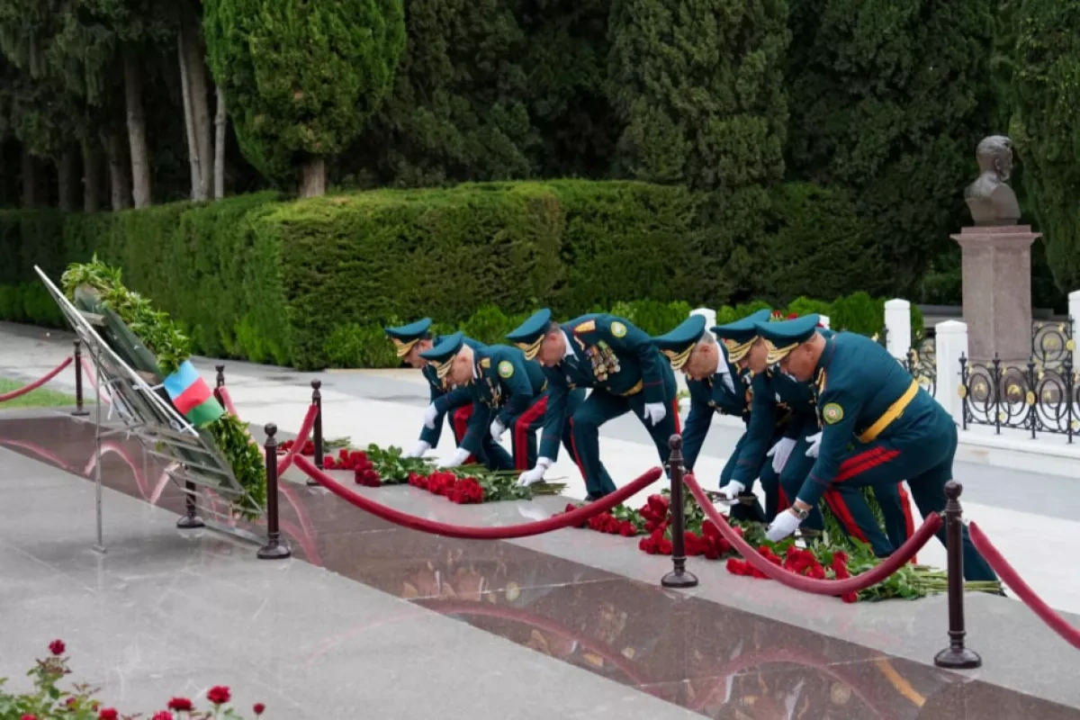 Azerbaijan’s border service leadership honours Heydar Aliyev’s memory PHOTO