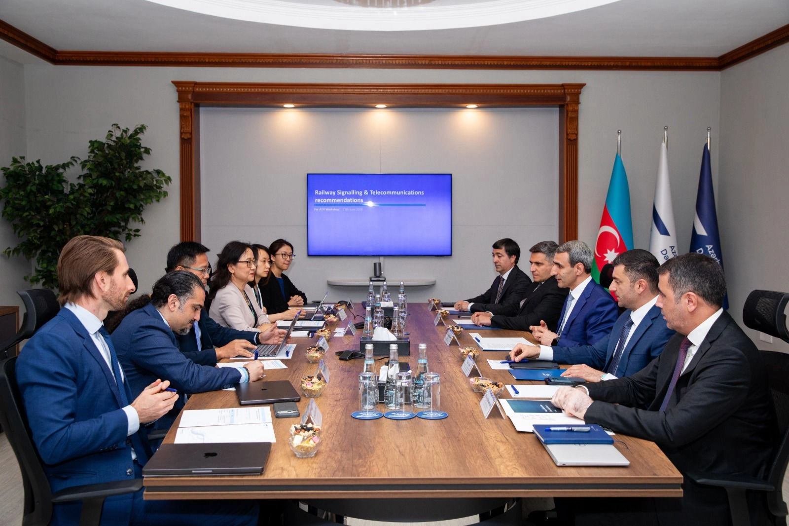 Azerbaijan Railways, AIIB discuss future cooperation (PHOTO)