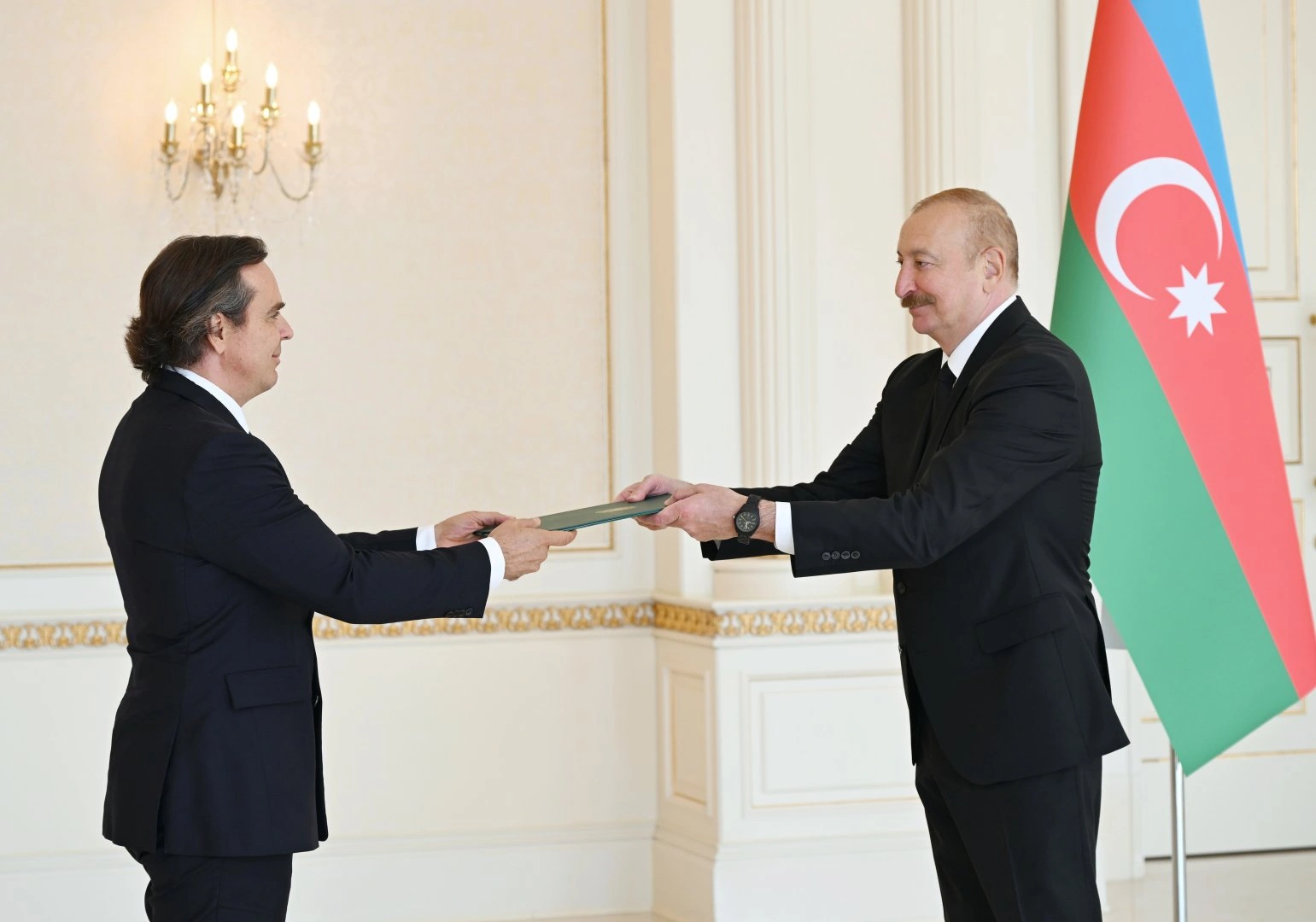 President Ilham Aliyev accepts credentials of Brazil's newly appointed ambassador (PHOTO)