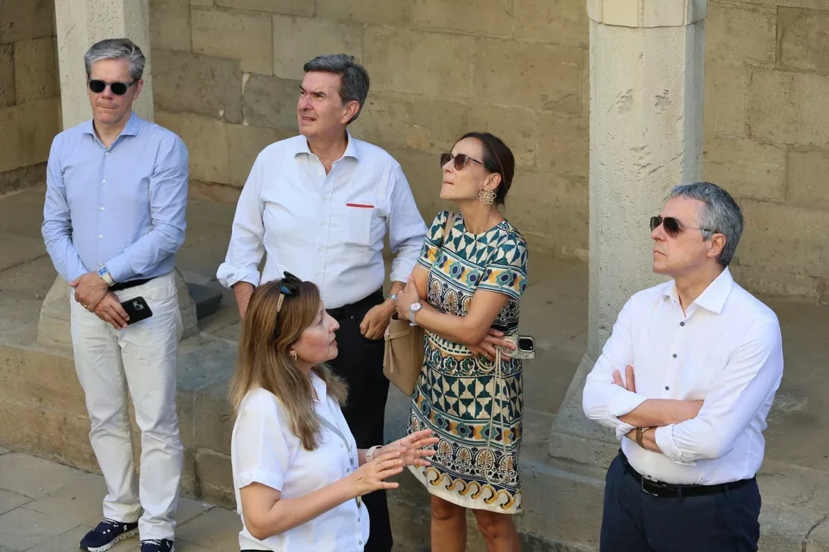 OSCE chairperson-in-office tours Baku's historic Icherisheher PHOTO