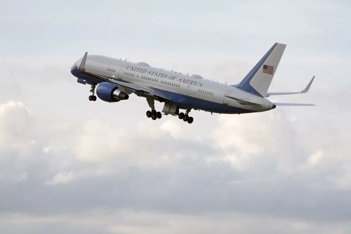 Trump’s plane returns to base shortly after departure for Switzerland