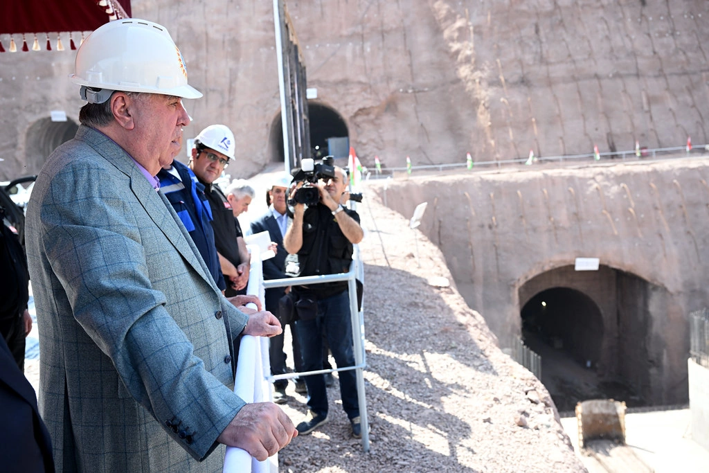Emomali Rahmon reviews progress of tunnel construction at Rogun HPP