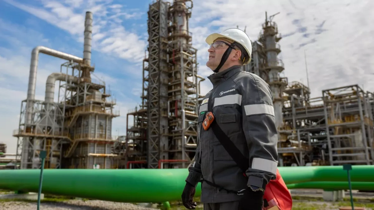 Media: Russia’s Bashneft-Ufaneftekhim refinery on fire PHOTO